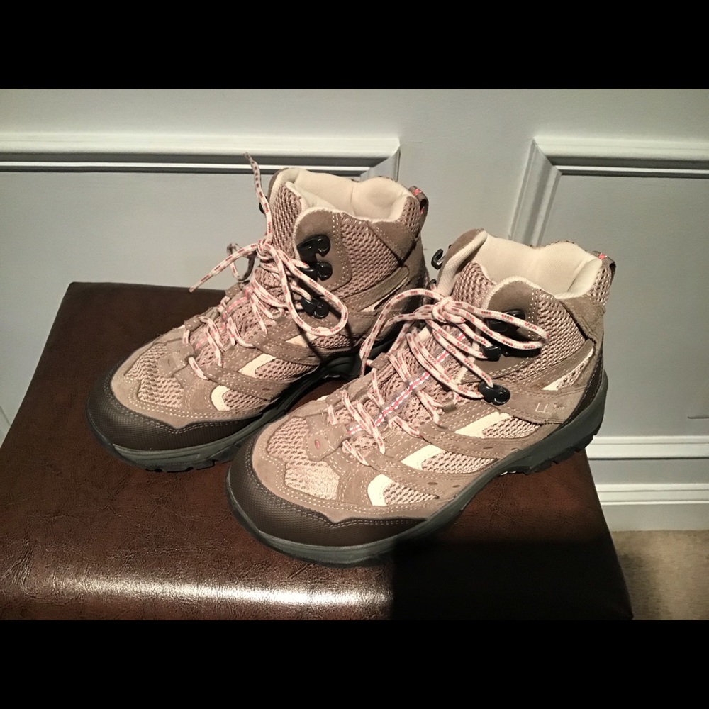 LL Bean Hiking Boots Sz 8 like new, hardly worn.